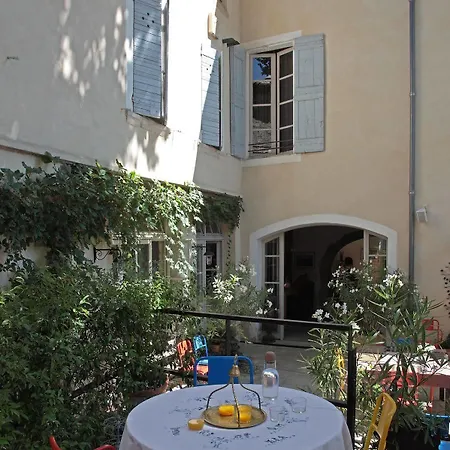 Hotel La Maison Sur La Sorgue - Esprit De France 4*
